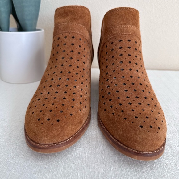 New EARTH Keren Cognac Perforated Suede Slip On Heeled Booties Women’s 9.5B(M) - Picture 4 of 14